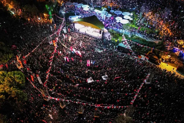 تجمع حاشد لأنصار إمام أوغلو في إسطنبول ليل الأربعاء - الخميس للمطالبة بالإفراج عنه وإجراء انتخابات رئاسية مبكرة (حزب الشعب الجمهوري - إكس)