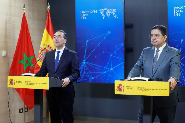 وزير الخارجية الإسباني خوسيه مانويل ألباريس خلال المؤتمر الصحافي المشترك مع نظيره المغربي (إ.ب.أ)