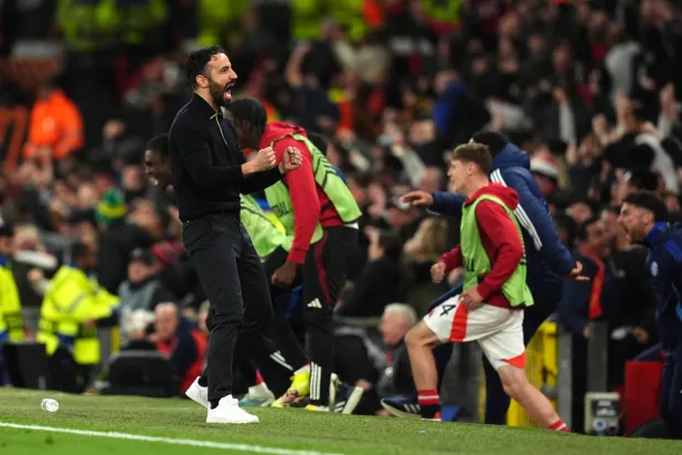 أمورين يحتفل أمام الجماهير (د.ب.أ)