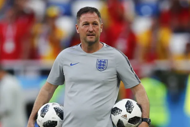 ستيف هولاند مدرب يوكوهاما المقال (الاتحاد الإنجليزي)