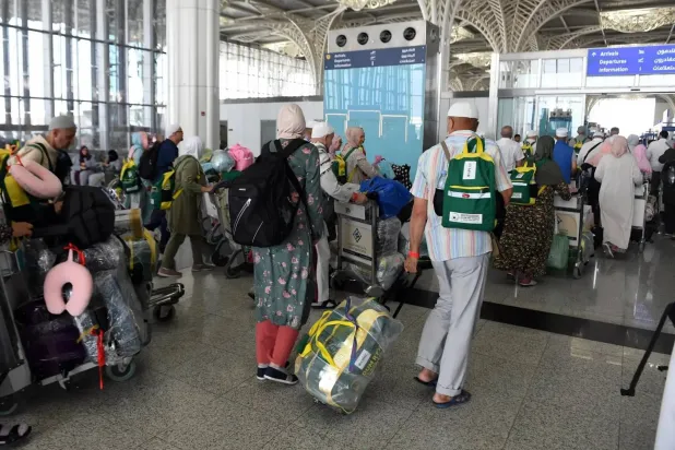 بقاء المعتمرين بعد التاريخ المحدد يُعدّ مخالفة تعرّض أصحابها للعقوبات النظامية (واس)