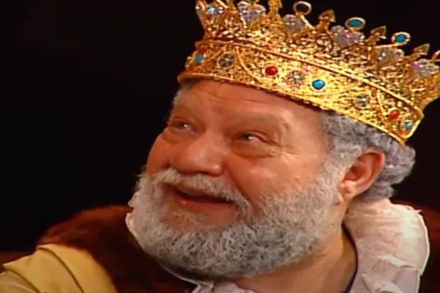 يحيى الفخراني في مسرحية "الملك لير" (يوتيوب)