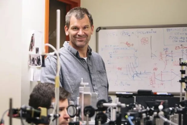 العالم أوستن رووردا (جامعة كاليفورنيا)