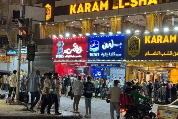 طالت قرارات الإغلاق جميع الفروع (تصوير - عبد الفتاح فرج)