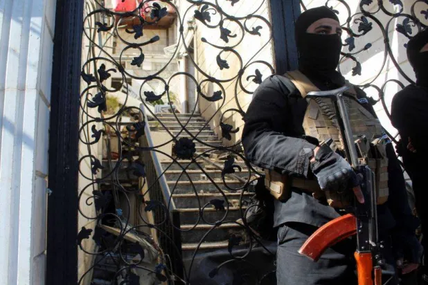 عنصر من قوات الأمن السورية في دمشق (أرشيفية - رويترز)