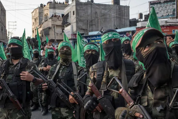 عناصر من «كتائب القسام» الجناح العسكري لحركة «حماس»... (غيتي)