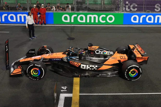 أوسكار بياستري سائق مكلارين بطل جائزة السعودية الكبرى (رويترز)