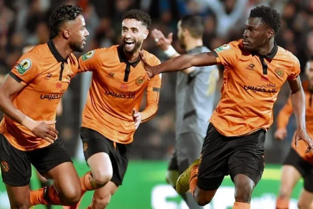 نهضة بركان هزم قسنطينة برباعية واقترب من نهائي الكونفدرالية (وسائل إعلام مغربية)