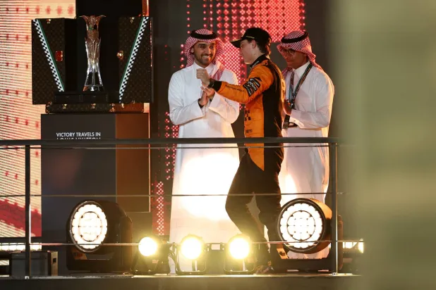 الفيصل خلال تتويج الفائزين بجائزة السعودية الكبرى (رويترز)