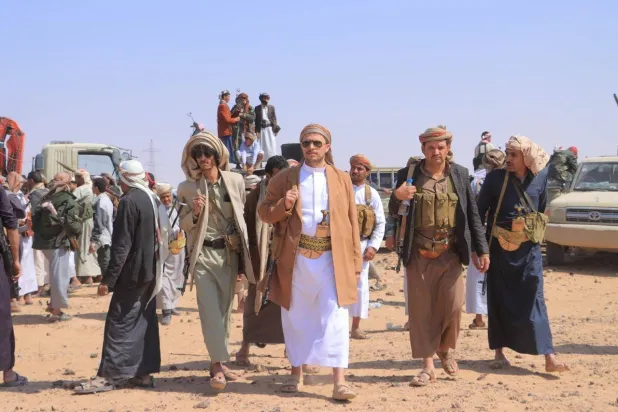 العقيد محمد جابر خلال مشاركته أخيراً لحشد القبائل اليمنية لمواجهة الحوثيين (الشرق الأوسط)