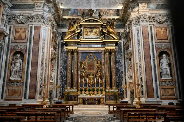 كاتدرائية «سانتا ماريا ماجوري» (أ.ف.ب)