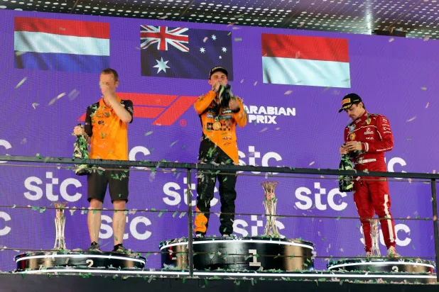 أوسكار بياستري حسم سباق جدة على حساب فرستابن ولوكلير (إ.ب.أ)