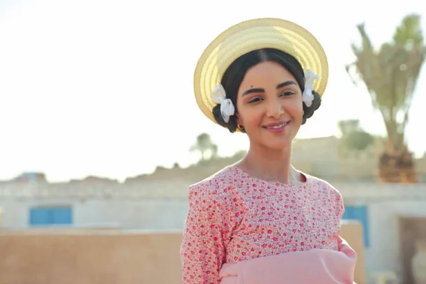 لمى الكناني في دور عزيزة