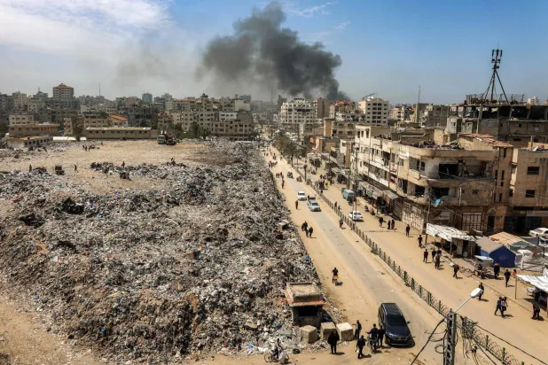 أكدت «الأونروا» أن 500 ألف فلسطيني أجبروا على النزوح عقب استئناف الهجمات الإسرائيلية على غزة (أ.ف.ب)