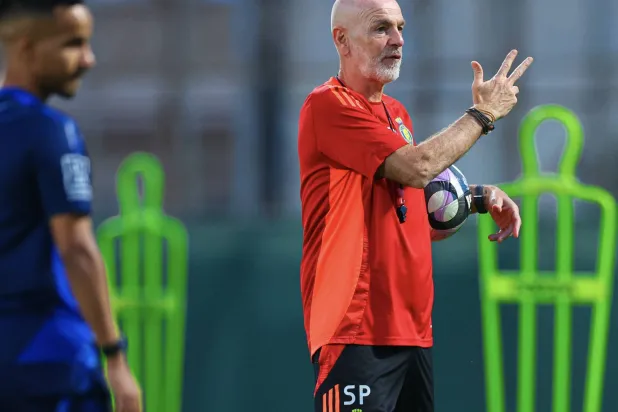 بيولي يخطط على مواجهة يوكوهاما بتجهيز لاعبيه (نادي النصر)