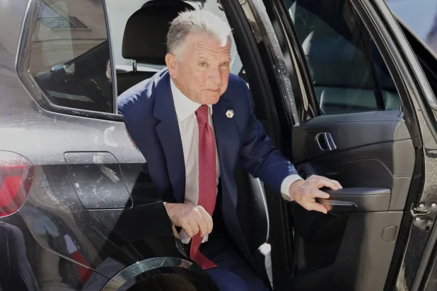 المبعوث الأميركي الخاص ستيف ويتكوف عند وصوله إلى قصر الإليزيه في باريس 17 أبريل 2025 (أ.ب)