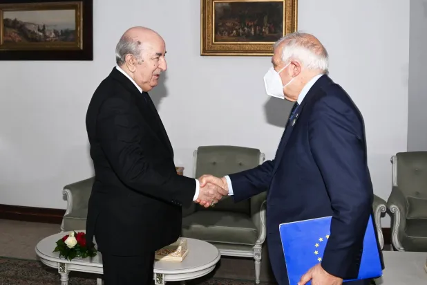 ممثل السياسة الخارجية في «الاتحاد الأوروبي» سابقاً جوزيب بوريل في لقاء سابق مع الرئيس عبد المجيد تبون (الرئاسة الجزائرية)