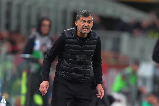 سيرجيو كونسيساو مدرب ميلان (د.ب.أ)