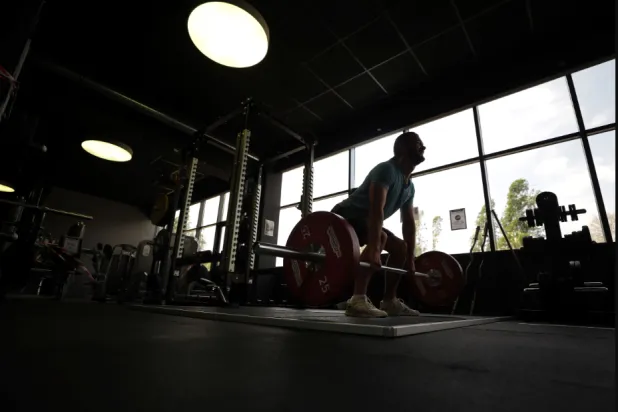 استخدام مزيج العناصر الغذائية المناسب بعد التمرين يُدخل الجسم في حالة تعويضية فائقة تُعزّز الأداء (رويترز)