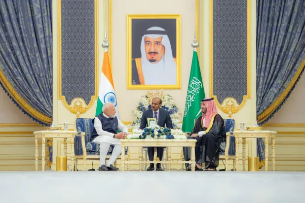 ولي العهد السعودي ورئيس وزراء الهند خلال جلسة مباحثات رسمية في جدة الثلاثاء (واس)