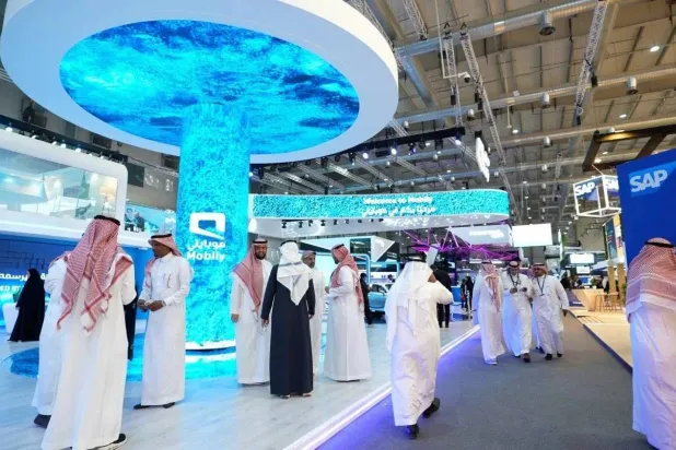 جناح «موبايلي» في مؤتمر «ليب 24» (تصوير: تركي العقيلي)