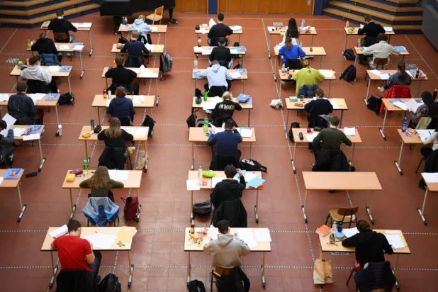 الشباب الذين ناموا فترة أطول سجَّلوا معدلات ضربات قلب أقل (رويترز)