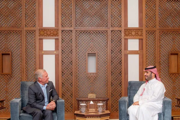 ولي العهد السعودي الأمير محمد بن سلمان لدى استقباله العاهل الأردني الملك عبد الله بن الحسين في جدة (واس)