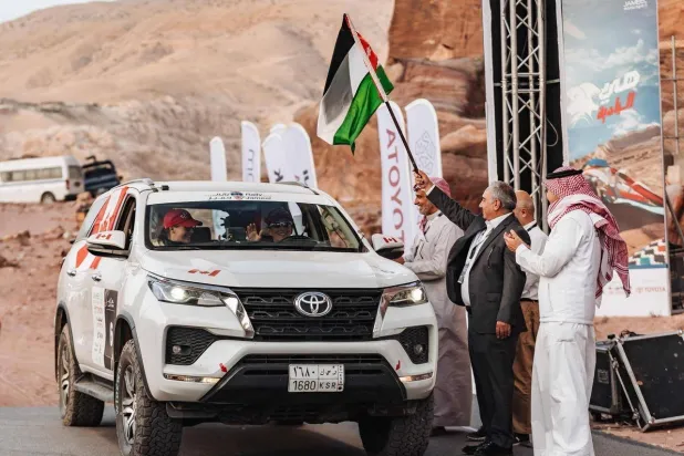 لحظة انطلاق «رالي جميل» النسائي (الشرق الأوسط)