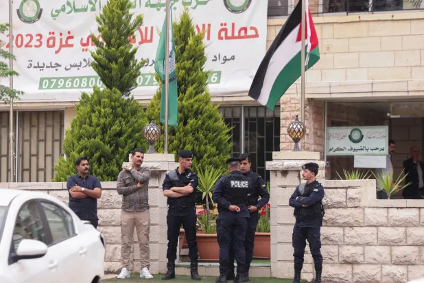 الأردن يُداهم «الإخوان» بالحل والحظر والمصادرة