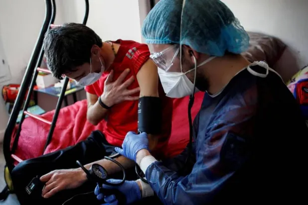 الأشخاص المصابون بمتلازمة التمثيل الغذائي كانوا أكثر عرضة للإصابة بالخرف في سن مبكرة بنسبة 24 % (رويترز)