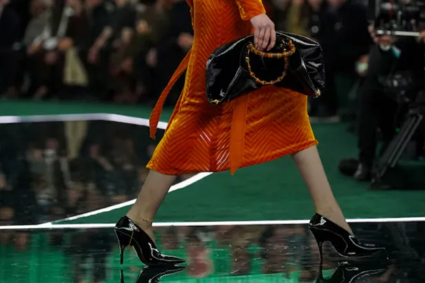 A model presents a creation by the Gucci Fall-Winter 2025/2026 collection during Fashion Week in Milan, Italy, February 25, 2025. REUTERS/STRINGER/File Photo 