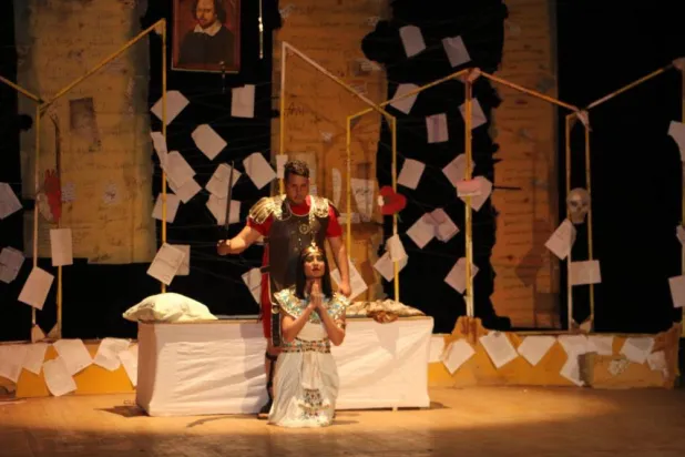 جانب من عرض «عائلة شكسبير» (وزارة الثقافة المصرية)