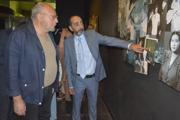 خلال جولة ملك مصر السابق أحمد فؤاد بمتحف أم كلثوم (وزارة الثقافة المصرية)