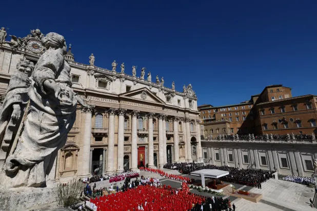 الوداع الأخير... مئات الآلاف بينهم قادة دول في جنازة البابا فرنسيس