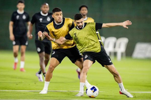 لاعبو السد القطري خلال التدريبات في جدة (السد القطري)