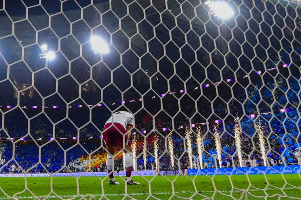 سبعة أهداف تلقتها الشباك الكورية في المباراة (تصوير: علي خمج)