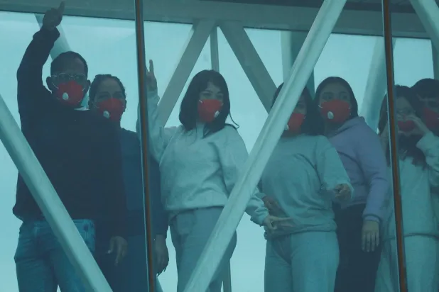 مهاجرون فنزويليون يصلون إلى مطار سيمون بوليفار بعد ترحيلهم من الولايات المتحدة (رويترز)