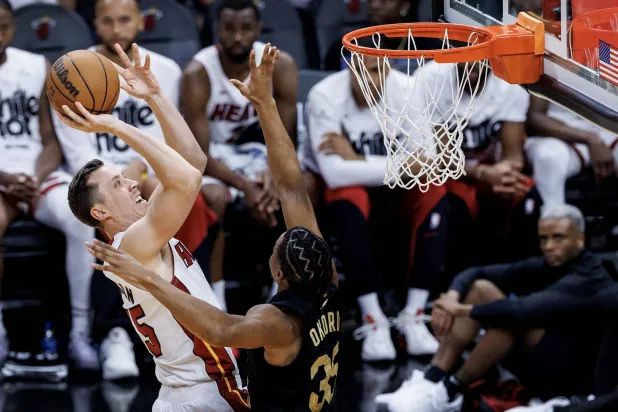 شكّلت الخسارة بفارق 37 نقطة أكبر هزيمة لهيت (إ.ب.أ)