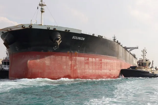 تراجع لافت في إيرادات قناة السويس بسبب توترات البحر الأحمر (هيئة قناة السويس)