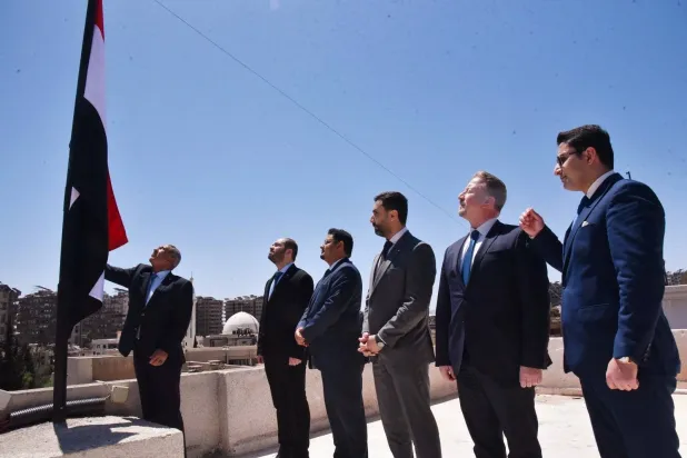 The Yemeni flag is raised at the embassy in Damascus. (Saba)