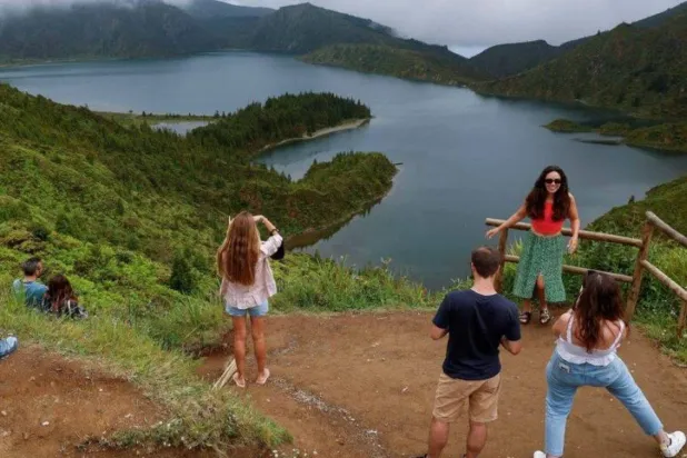 الأشخاص الذين يحصلون على إجازة للسفر مرة واحدة في السنة أقل عرضة لخطر الوفاة (رويترز)