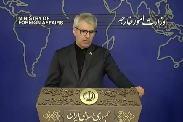 المتحدث باسم الخارجية الإيرانية إسماعيل بقائي خلال مؤتمر صحافي اليوم (موقع الحكومة)