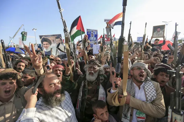 الجماعة الحوثية تسعى لتجنيد مقاتلين جدد في ظل تضاعف مخاوف السكان على أبنائهم (غيتي)