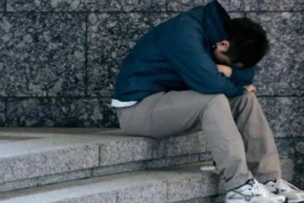 يعاني كثير من المراهقين من مشكلات الصحة النفسية مثل الاكتئاب والضغط النفسي (رويترز)