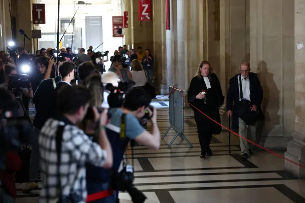 بدء المحاكمة المرتبطة بعملية سرقة مجوهرات بقيمة 9 ملايين من كيم كارداشيان في باريس (رويترز)