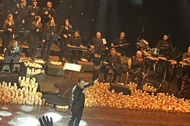 المايسترو العليا متواصلاً مع الجمهور (الشرق الأوسط)