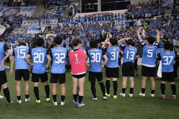 لاعبو كاواساكي يحيون جماهيرهم عقب الفوز على السد (الاتحاد الآسيوي)