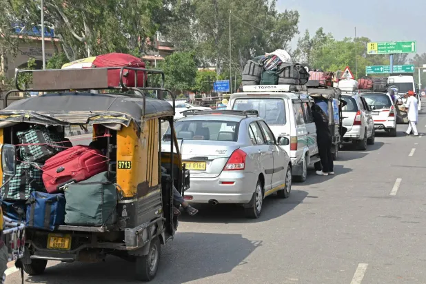 دفع الهجوم البلدين المتجاورين إلى تبادل فرض عقوبات دبلوماسية وتهديدات بالحرب (أ.ف.ب)