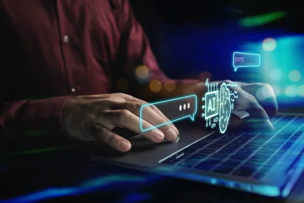 يفيد مستخدمون بأن الإصدار الجديد من «شات جي بي تي» أصبح يبالغ في الإطراء ويبدو مفرط الحماسة حتى في أبسط التفاعلات (أدوبي)