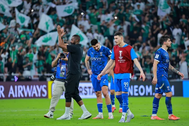 حسرة لاعبي الهلال بعد الخسارة ووداع بطولة دوري أبطال آسيا للنخبة (تصوير: محمد المانع)